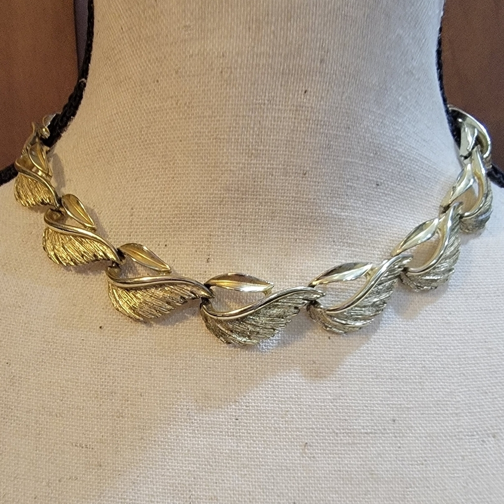 Vintage BSK Gold Tone Textured Leaf Link Collar Necklace Signed Adjustable